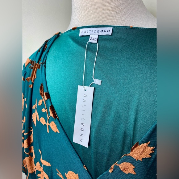 Baltic Born Leslie Velvet Maxi Dress Bronze + Jade Size 2XL - Picture 4 of 4
